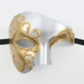Venetiaans masker voor heren, zilveren en gouden halfgelaatsmasker voor halloween feest. - Fantoommasker - Goud en zilver