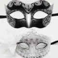Maskerade Masken Set, schwarz glitzer und weisse spitze blumen party masken damen. - Bemalte Feenmaske mit Seitenblume – Silber