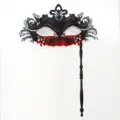 Elegante maschera di carnevale in ferro nero e rosso con strass lucidi e bastoncino. - Coda di fenice portatile - nero e rosso