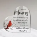 Transparant acryl hart herdenkingsplaat tafeldecoratie met kardinaalvogel en liefdevolle boodschap. - BT121
