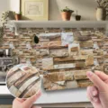 Adesivo murale con texture in pietra 3D per decorazione cucina e soggiorno. - LA028