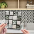 Autocollant de carrelage en mosaïque 3D adhésif décoration murale vue de détail motif texturé. - MSC089