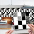 Détail d'autocollant de carrelage mosaïque 3D autocollant, motif carré noir et blanc mur. - MSC077