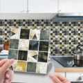 Λεπτομερής λήψη κοντινής απόστασης αυτοκόλλητου τοίχου ψηφιδωτού 3D με φύλλα. - MSC133