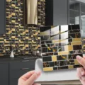 Adesivo per piastrelle a mosaico PVC marmo nero e oro per la ristrutturazione cucina. - Pellicola di Cristallo DJ087