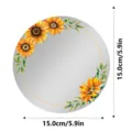 Primer plano del espejo magnético redondo para taquillas con corona de girasoles. - CTJM011