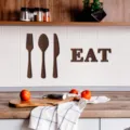 Décoration murale 3D en bois couverts fourchette cuillère couteau et lettres EAT cuisine. - MZ184 modèle B : grain de bois de noyer