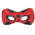 Primer plano de la máscara de lentejuelas rojas con puntos negros para fiestas y disfraces infantiles. - Máscaras de mariquita