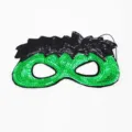 Primer plano de una máscara de lentejuelas verde y negra, ideal para fiestas y disfraces. - Máscara de Purpurina Frankenstein