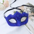 Maschera di carnevale veneziana blu glitterata con strass e nastro nero per festa. - Maschera ondulata con strass - Blu