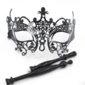 Zwarte metalen holle masquerade masker met strass stenen en handvat voor feestjes. - Fijne Strass Zwarte Stijl (11)