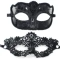 Stijlvolle zwarte maskerset met een glinsterend kunststof masker en een prachtig kantmasker. - Glanzende Vlinder Met Gevormde Zesbladige Kant