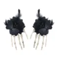Gotische Halloween skelet hand haarspelden met zwarte bloemen, veren en vlinders voor feest. - Vlinder Haarspeld (Retro Handbot) Paar