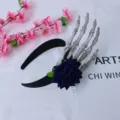 Halloween skelet hand haarband met blauwe roos, eng haaraccessoire voor feest cosplay kostuum. - Roos Skelet Hand Stijl / Blauw
