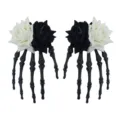 Gotische Halloween haarspeld met zwarte skelet hand en zwarte witte roos haar accessoire - Exclusief Nieuw Zwart-Wit Symfonie Haarspeld Paar