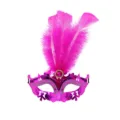 Roze maskerade masker met drie levendige veren en glanzende strass-steentjes voor feesten. - Paarse Veer