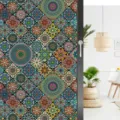 Gedetailleerd overzicht van kleurrijke retro mandala raamfolie op glazen deur, statisch. - BL087 / 45*200cm Puur mat