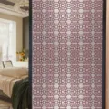 Rode geometrisch Chinese rooster raamfolie statische glassticker detailweergave interieur. - BL393