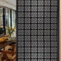 Gedetailleerd overzicht van de geometrische patroon raamfolie, decoratieve privacy folie voor glas. - BL399
