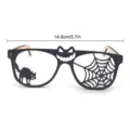 Detailaufnahme von Halloween-Holzpartybrillen mit Katzen- und Spinnennetz-Ausschnitten. - Schwarze Katze (MZ840)