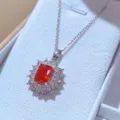 Elegante collana con ciondolo in zircone cubico e gemma rettangolare per donna gioielli. - Collana / Rosso