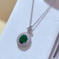 Elegante collana con ciondolo halo in pietra preziosa verde catena argento zircone dettaglio - Ciondoli / Verde