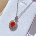 Elegante collana con gemma ovale arancione e alone di zirconi scintillanti per donna - Ciondoli / Rosso