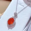 Elegante collana con pendente in pietra preziosa arancione ovale e zirconi scintillanti. - Solo Catena / Rosso