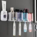 Wandmontierter Zahnbürstenhalter Set mit automatischem Zahnpasta-Spender für das Badezimmer. - 4 Becher + weißer Zahnpastaspender