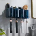 Wandmontierter elektrischer Zahnbürstenhalter Set mit vier Tassen für Badezimmer. - Zahnbürstenhalter für 4 Becher (teiltransparentes Blau)