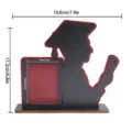 Cornice per foto di laurea in legno, design con silhouette di laureato per l'anno 2024. - BT282: stile C rosso vino