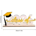 Decorazione da tavola di laurea in legno 2026 per festa di celebrazione della classe. - BT364: modello A legno naturale (su pannello KT)