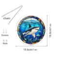 Vue detaillee d'attrape-soleil requin en verre acrylique, avec chaine et dimensions. - PT-TYU046 (Avec crochet de chaine en forme de S + crochet a ventouse)