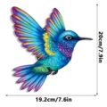 Dettaglio decorazione murale colibrì in metallo colorato, decoro sospeso in ferro per giardino. - modello A / Con viti e tubi di espansione (confezione in cartone)