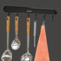 Soporte de pared negro para utensilios de cocina con cucharas de acero inoxidable y práctico gancho. - Soporte de 6 Ganchos Extraíbles / Negro