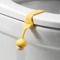 Lindo levantador de asiento de váter de silicona con mango higiénico tapa inodoro - Ajuste regular / Amarillo Sol