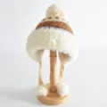 Détail de bonnet d'hiver tricoté pour enfants, cache-oreilles en peluche bien chaud. - Taille unique / Café
