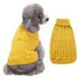 Vue détaillée du pull pour chien en maille torsadée jaune, col montant doux et chaud pour hiver. - XS / Jaune