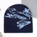 Unisex Strickmütze mit blauem Frosch-Skelett-Muster, stylische Streetwear Herbst Winter Mütze. - M (56-59cm) / Marineblau