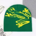 Berretto in maglia verde da donna con simpatica stampa di rana gialla streetwear. - M (56-59cm) / Verde Scuro