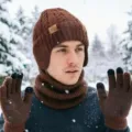 Hombres invierno cálido gorro de punto bufanda guantes táctiles conjunto marrón - Café