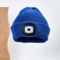 Blauwe gebreide muts met ingebouwde oplaadbare LED koplamp voor buiten vissen en wandelen - Saffierblauw