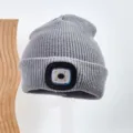 Grijs gebreide muts met geïntegreerde LED-hoofdlamp voor nachtvissen en warme winterkleding. - Lichtgrijs