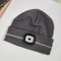 Berretto in maglia LED ricaricabile USB con lampada frontale, cappello caldo per sport invernali. - Grigio una riga