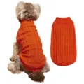 Vue détaillée du pull pour chien en tricot torsadé orange, vêtement d'hiver chaud pour animal. - Orange