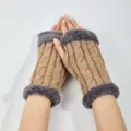 Kabelstrick Winter warme Handschuhe mit Plüschbesatz, kuschelige Fleece-Armstulpen. - Khaki