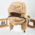 Cappello ushanka invernale in pelliccia sintetica kaki con paraorecchie e stella rossa. - Kaki Tinta Unita
