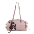 Chic borsa a tracolla rosa da donna, elegante grande borsa per il lavoro con ciondolo e cinghie. - con portachiavi / Rosa