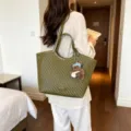 Green woven large capacity tote bag, stylish commuter shoulder bag for women daily use. - Green
