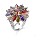 Farbenfroher Zirkonia Blumenring für Damen, silberner Kristall Schmuck Detailansicht. - Größe 6 / Regenbogen